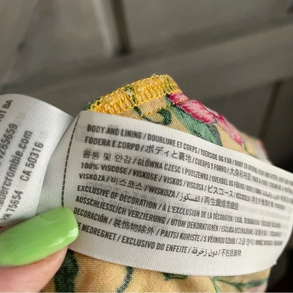 Hollister High Low Yellow‎ Floral Garden butterflies bees Small Easter summer - Picture 10 of 10